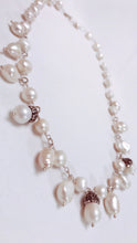 Cargar imagen en el visor de la galería, Hematite Pearl Drops