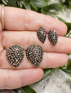 Studs Hematite