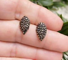 Cargar imagen en el visor de la galería, Studs Hematite
