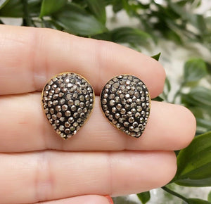 Studs Hematite
