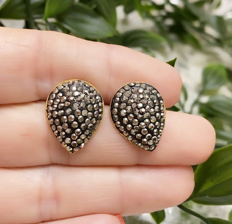 Studs Hematite
