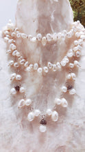 Cargar imagen en el visor de la galería, Hematite Pearl Drops